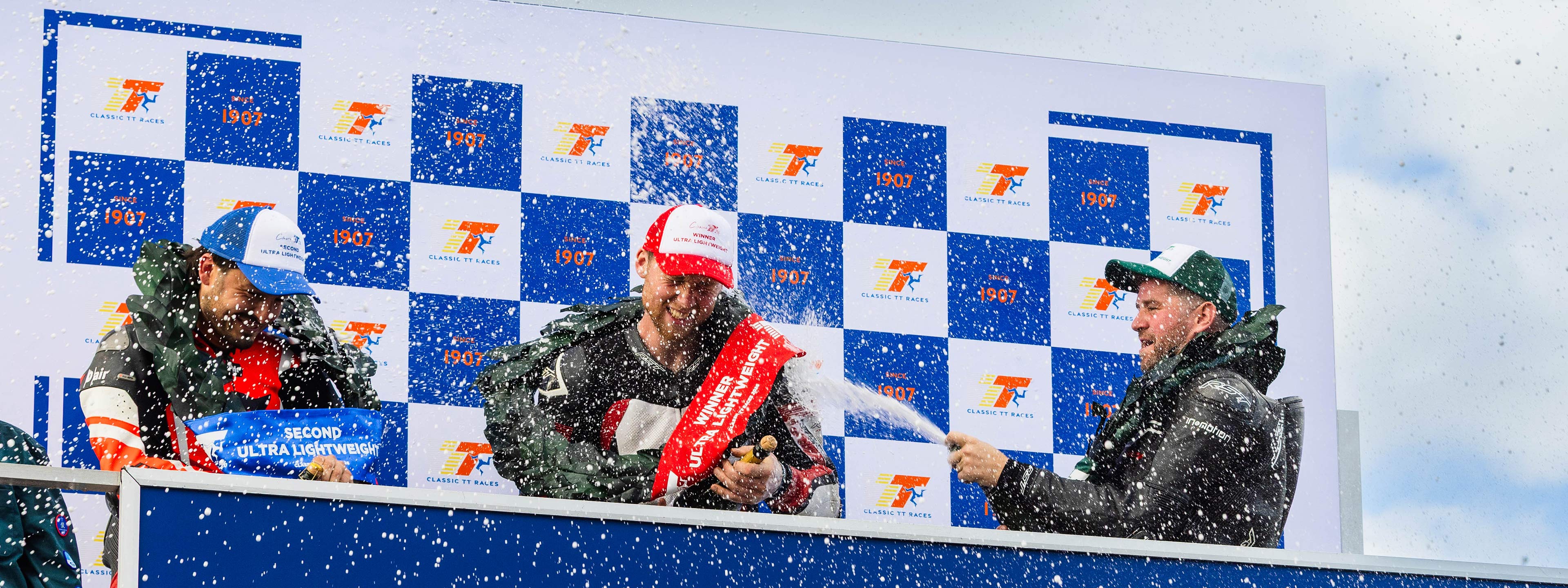 DUNLOP AND LOUGHLIN TAKE VICTORIES IN LIGHTWEIGHT AND ULTRA-LIGHTWEIGHT CLASSIC TT RACES 